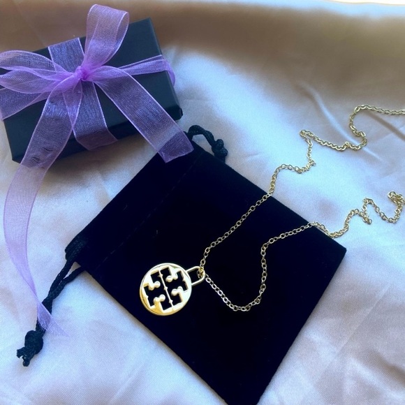 Tory Burch Large Logo Charm Gold Plated Necklace - Picture 2 of 8